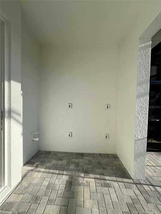 合同活跃: $550,000 (3 贝兹, 2 浴室, 2170 平方英尺)