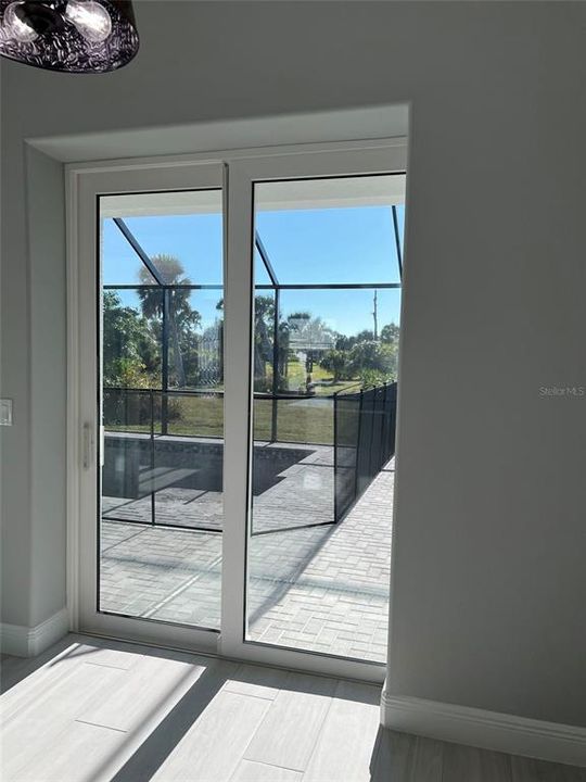 合同活跃: $550,000 (3 贝兹, 2 浴室, 2170 平方英尺)