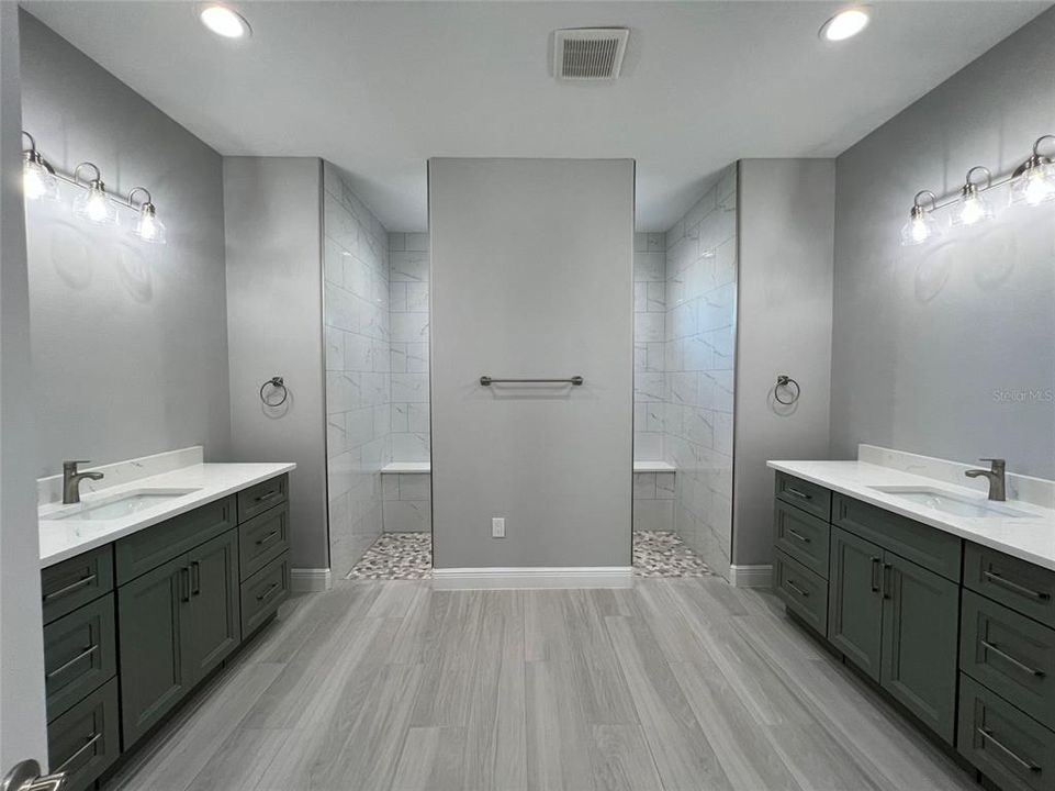 合同活跃: $550,000 (3 贝兹, 2 浴室, 2170 平方英尺)