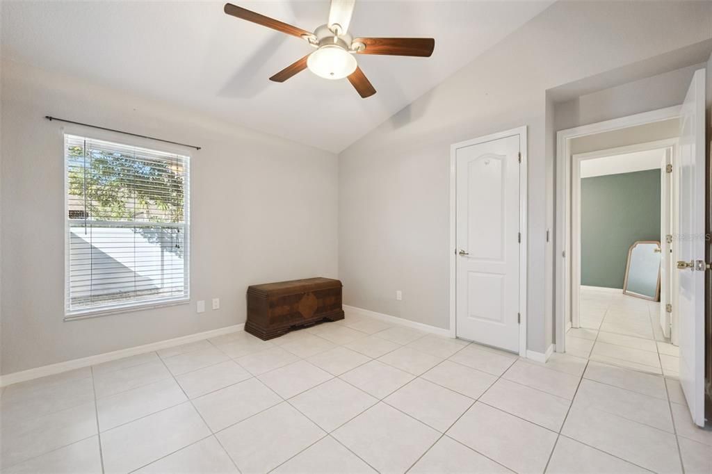 合同活跃: $530,000 (4 贝兹, 3 浴室, 2575 平方英尺)