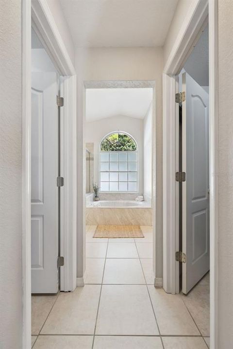 合同活跃: $530,000 (4 贝兹, 3 浴室, 2575 平方英尺)