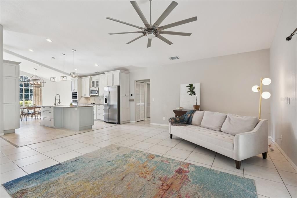 合同活跃: $530,000 (4 贝兹, 3 浴室, 2575 平方英尺)