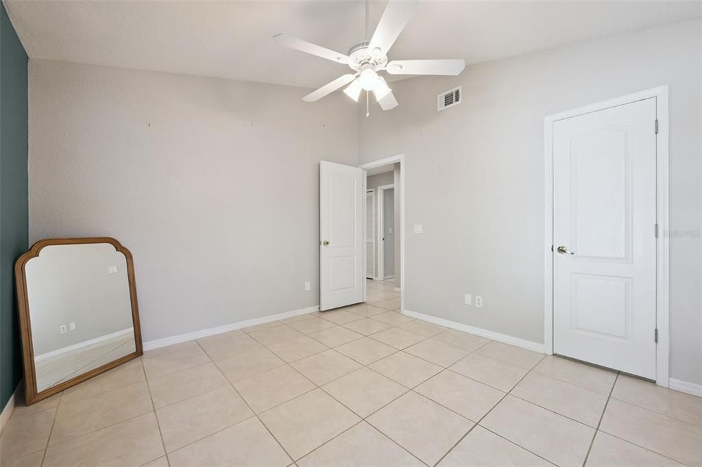 合同活跃: $530,000 (4 贝兹, 3 浴室, 2575 平方英尺)