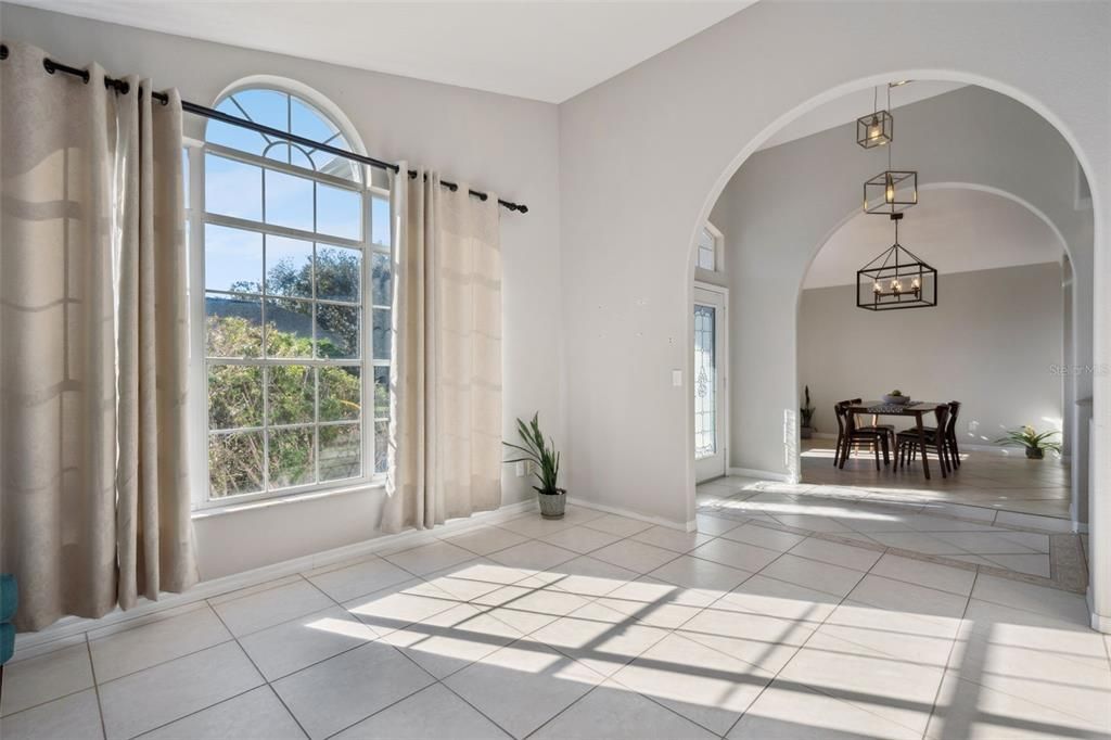 合同活跃: $530,000 (4 贝兹, 3 浴室, 2575 平方英尺)