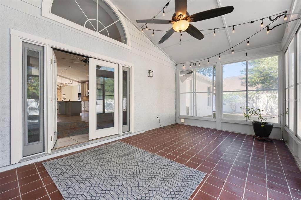 合同活跃: $530,000 (4 贝兹, 3 浴室, 2575 平方英尺)