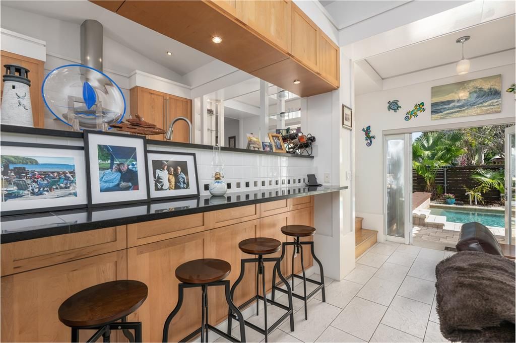 Под контрактом: $699,000 (4 спален, 3 ванн, 2293 Квадратных фут)