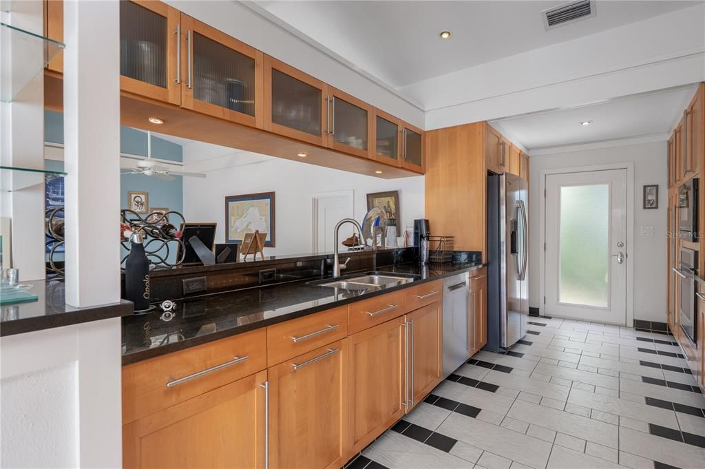 Под контрактом: $699,000 (4 спален, 3 ванн, 2293 Квадратных фут)