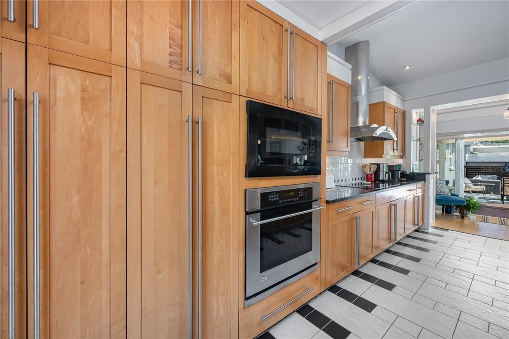 Под контрактом: $699,000 (4 спален, 3 ванн, 2293 Квадратных фут)