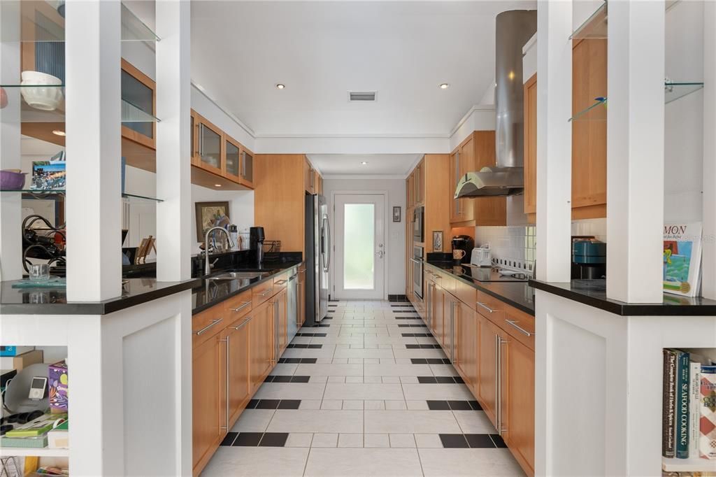 Под контрактом: $699,000 (4 спален, 3 ванн, 2293 Квадратных фут)