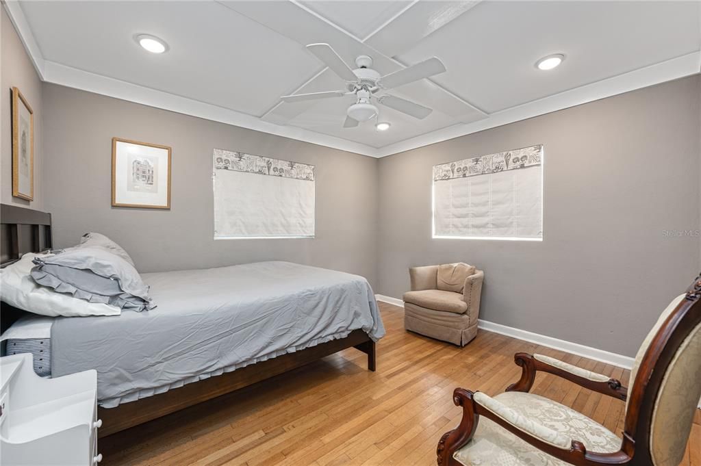 Под контрактом: $699,000 (4 спален, 3 ванн, 2293 Квадратных фут)