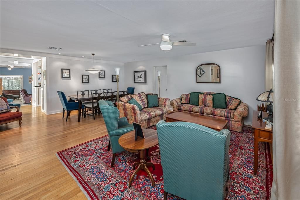 Под контрактом: $699,000 (4 спален, 3 ванн, 2293 Квадратных фут)