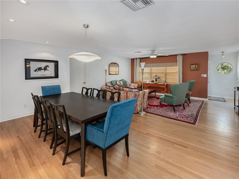 Под контрактом: $699,000 (4 спален, 3 ванн, 2293 Квадратных фут)