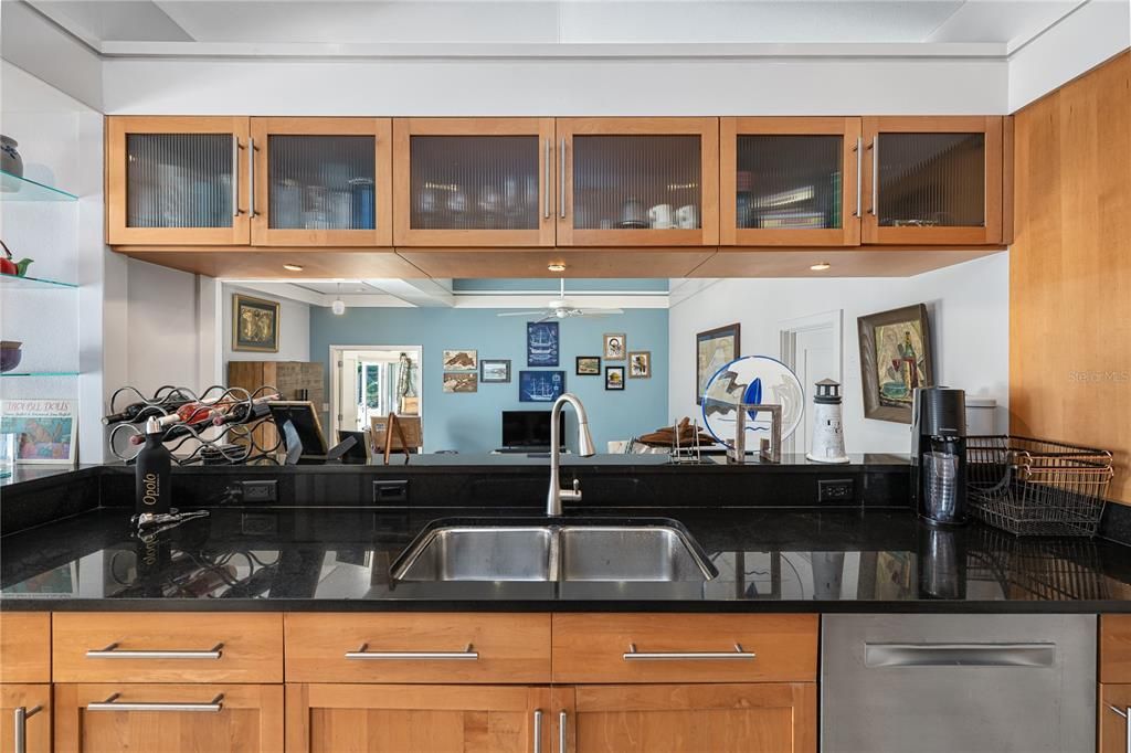 Под контрактом: $699,000 (4 спален, 3 ванн, 2293 Квадратных фут)