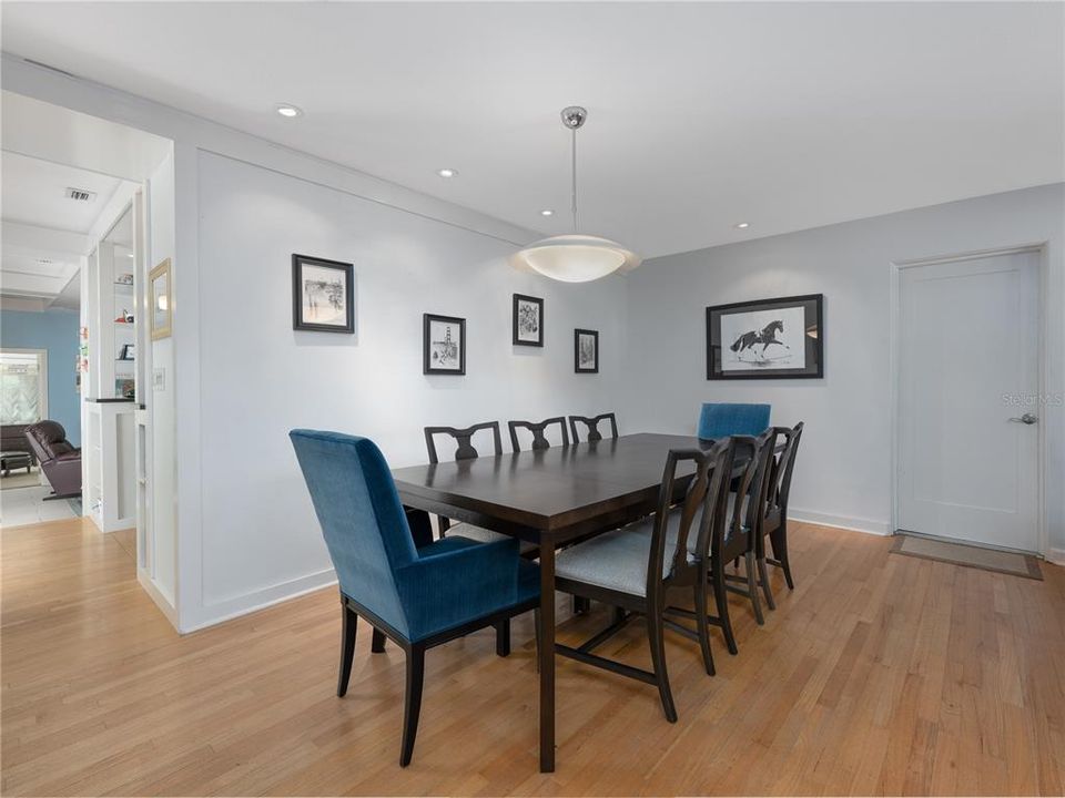 Под контрактом: $699,000 (4 спален, 3 ванн, 2293 Квадратных фут)