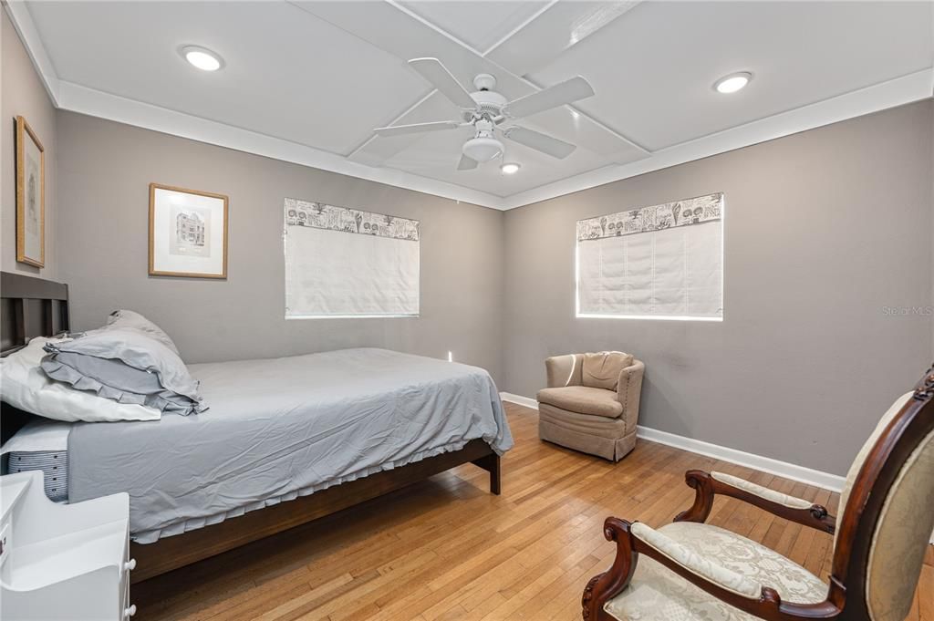 Под контрактом: $699,000 (4 спален, 3 ванн, 2293 Квадратных фут)