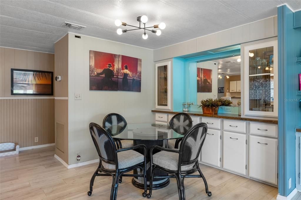 For Sale: $190,000 (2 beds, 2 baths, 1288 Square Feet)