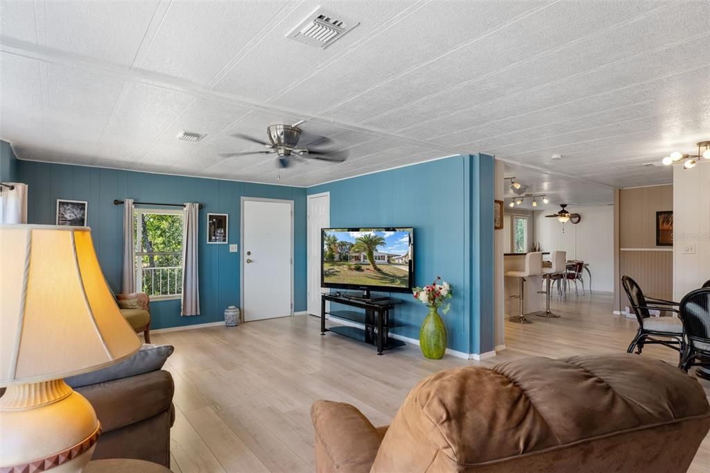 For Sale: $190,000 (2 beds, 2 baths, 1288 Square Feet)