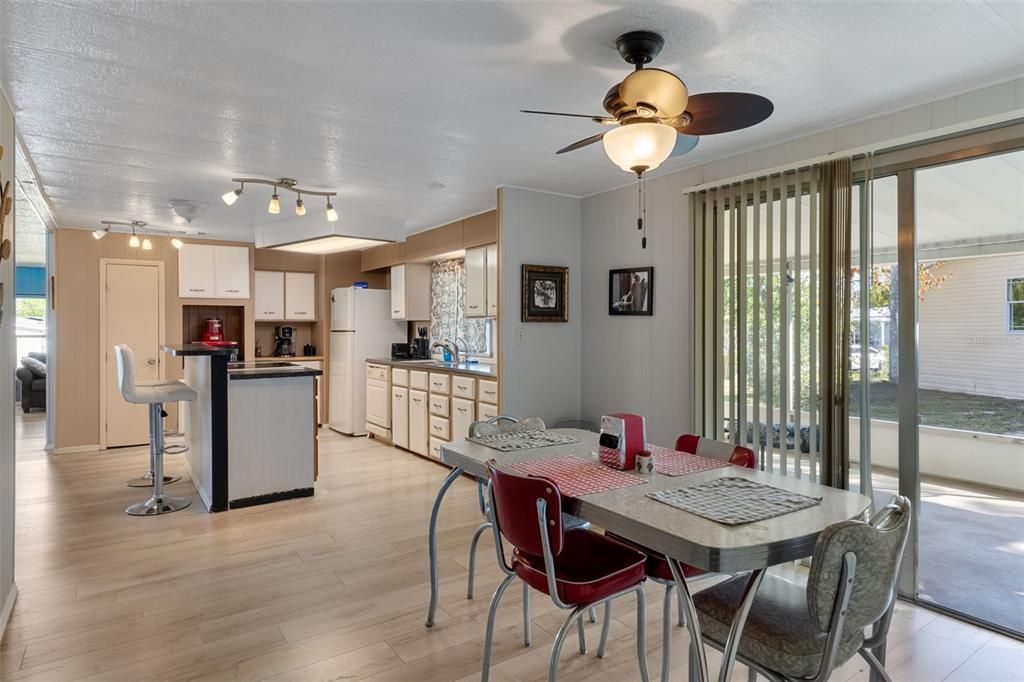 For Sale: $190,000 (2 beds, 2 baths, 1288 Square Feet)