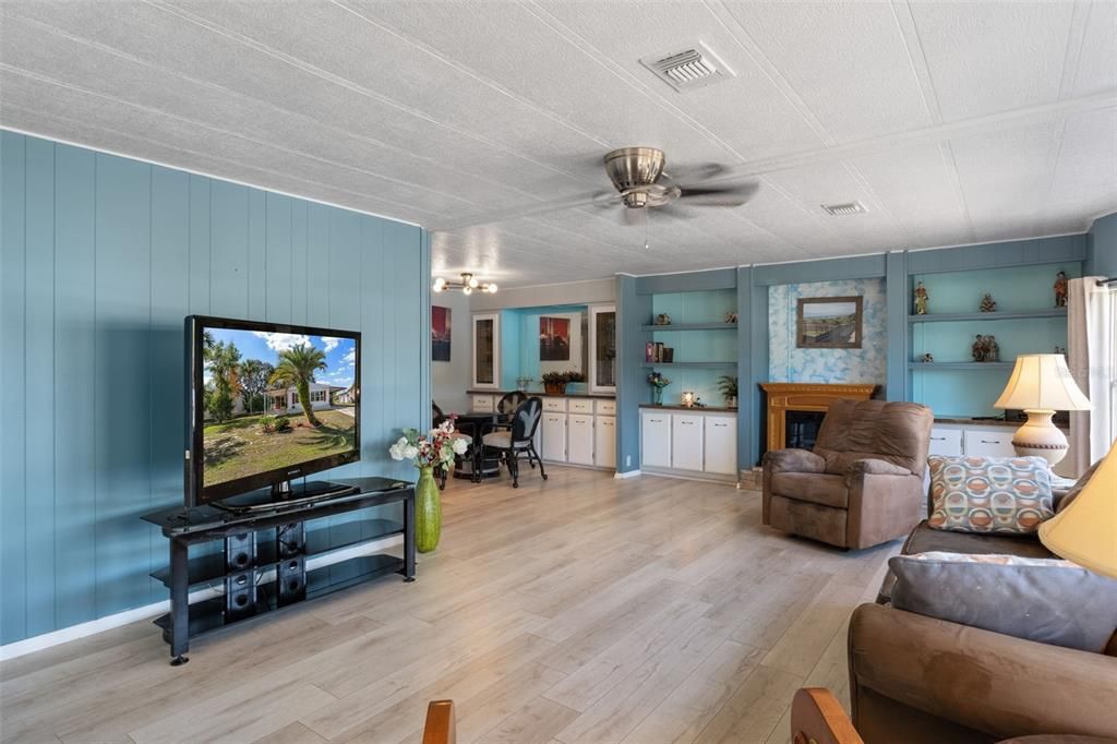 For Sale: $190,000 (2 beds, 2 baths, 1288 Square Feet)