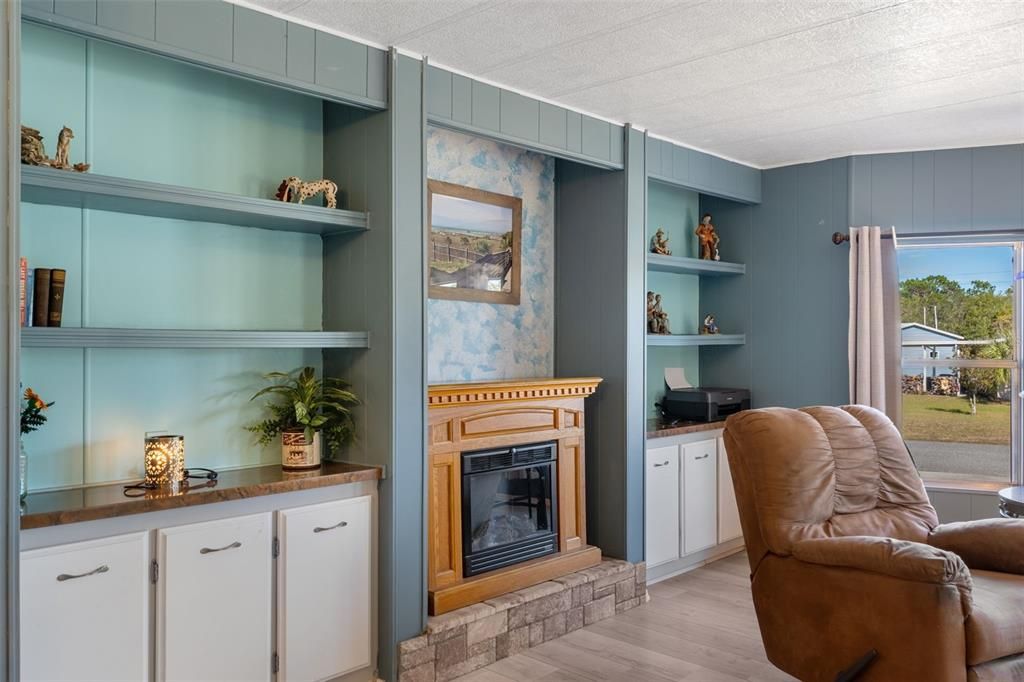 For Sale: $190,000 (2 beds, 2 baths, 1288 Square Feet)