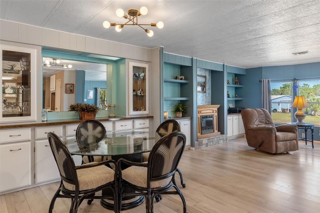 For Sale: $190,000 (2 beds, 2 baths, 1288 Square Feet)