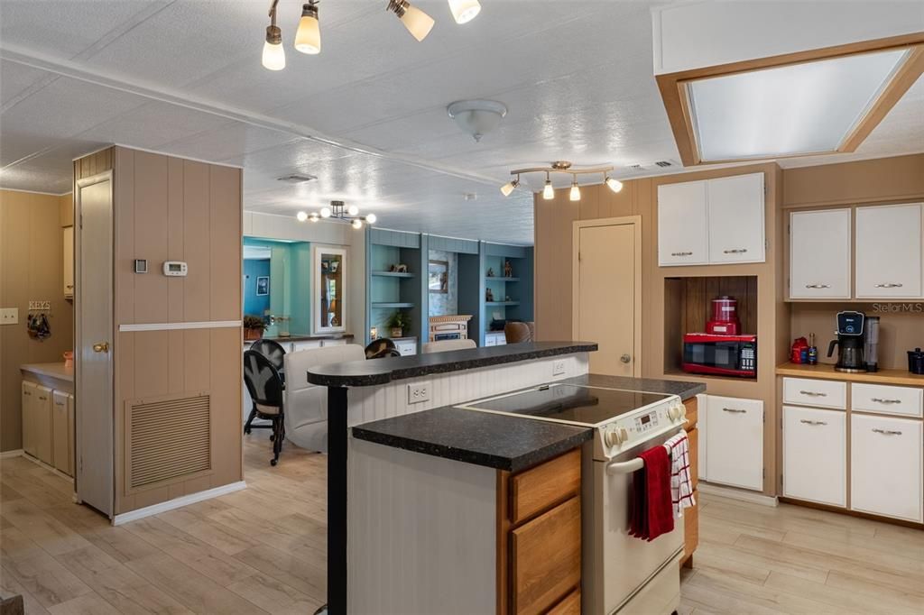 For Sale: $190,000 (2 beds, 2 baths, 1288 Square Feet)