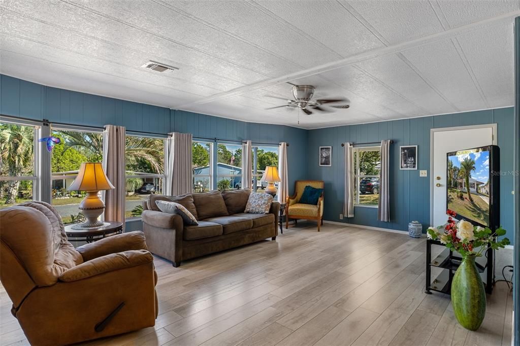 For Sale: $190,000 (2 beds, 2 baths, 1288 Square Feet)