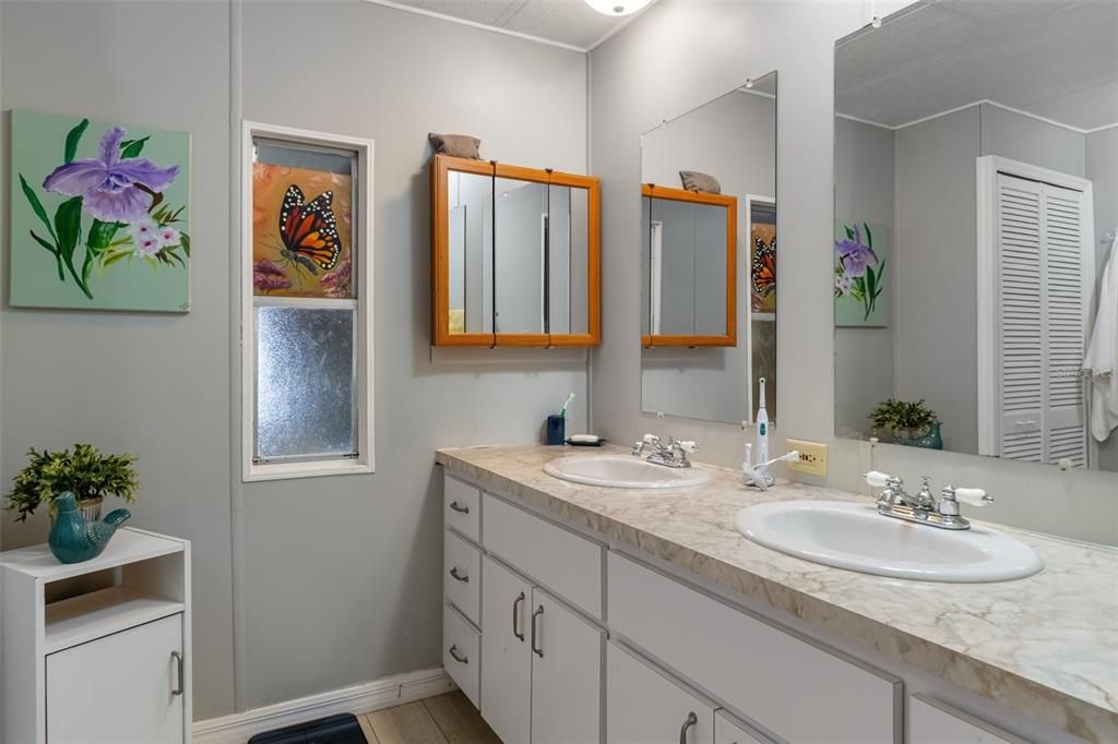 For Sale: $190,000 (2 beds, 2 baths, 1288 Square Feet)