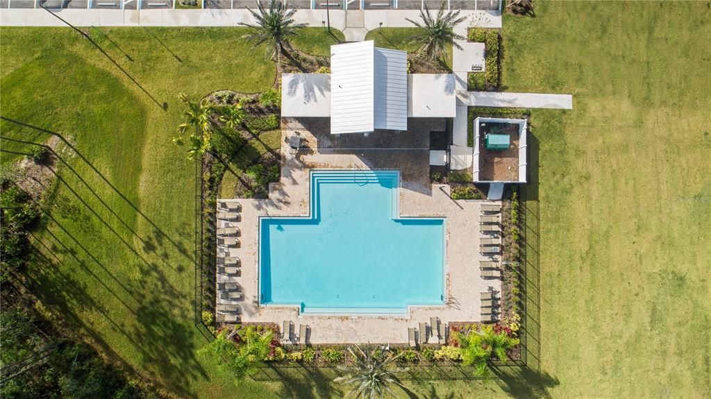 Activo con contrato: $384,990 (5 camas, 2 baños, 2463 Pies cuadrados)