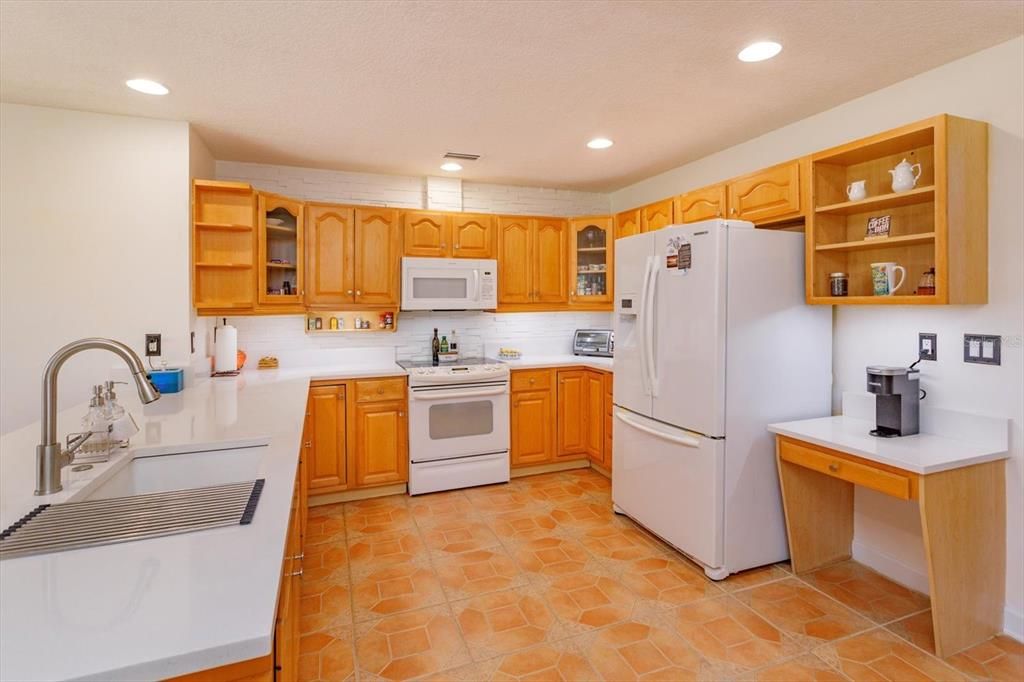 Active With Contract: $479,900 (3 beds, 2 baths, 2073 Square Feet)