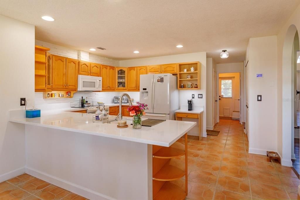 Active With Contract: $479,900 (3 beds, 2 baths, 2073 Square Feet)