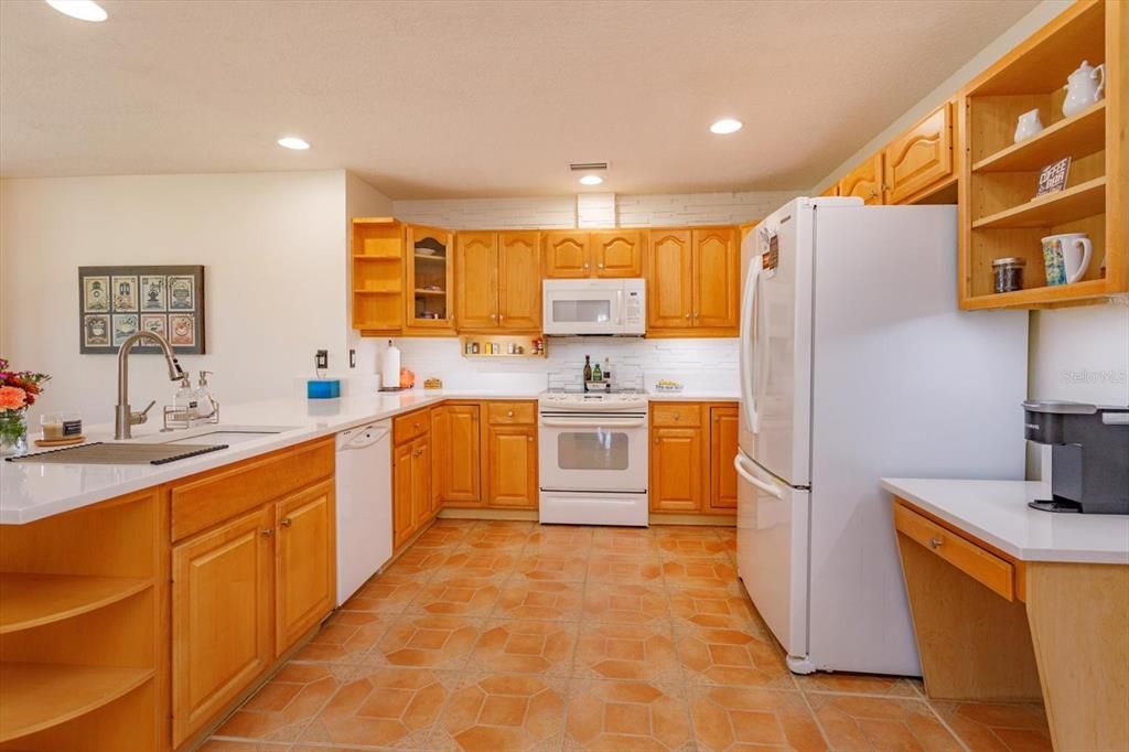 Active With Contract: $479,900 (3 beds, 2 baths, 2073 Square Feet)