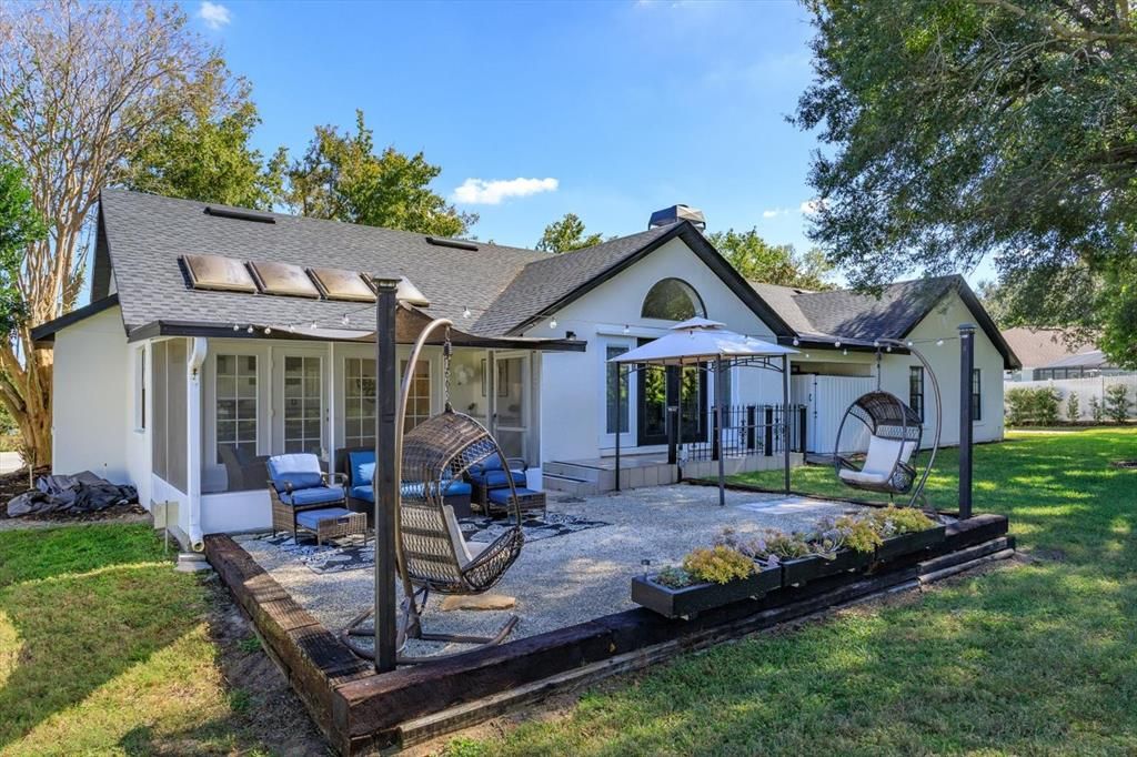 Active With Contract: $479,900 (3 beds, 2 baths, 2073 Square Feet)