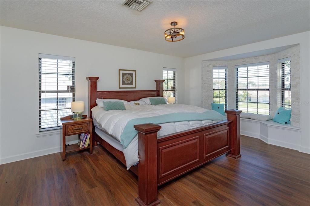 Active With Contract: $479,900 (3 beds, 2 baths, 2073 Square Feet)