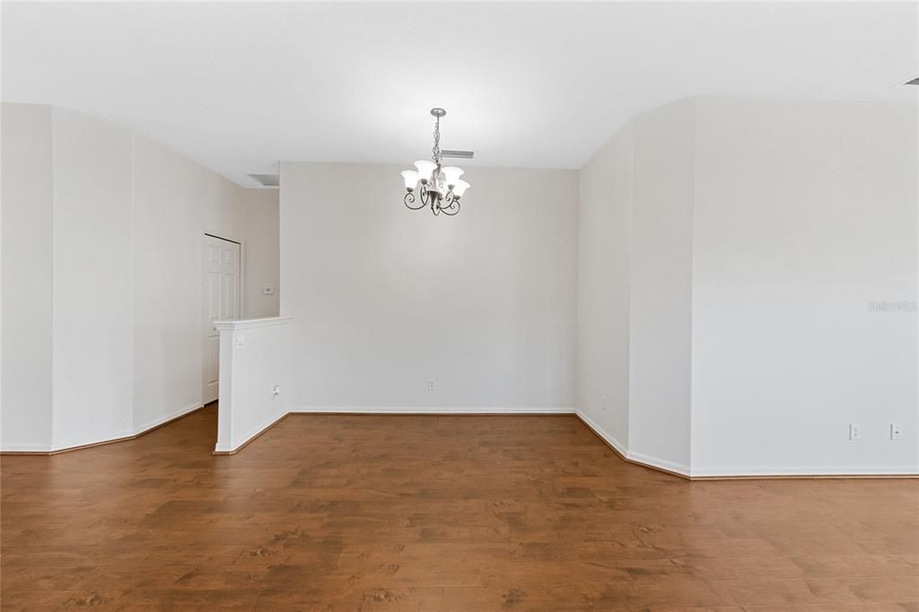 For Sale: $359,000 (4 beds, 3 baths, 1915 Square Feet)