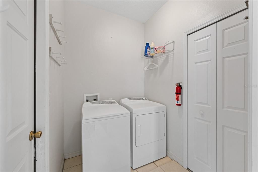 For Sale: $359,000 (4 beds, 3 baths, 1915 Square Feet)