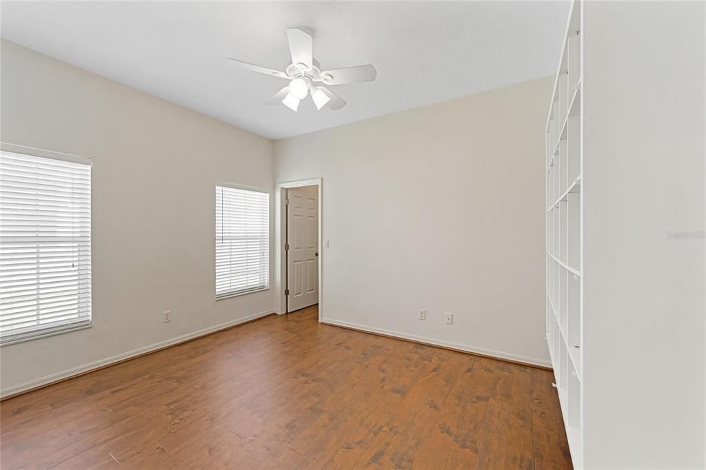 For Sale: $359,000 (4 beds, 3 baths, 1915 Square Feet)