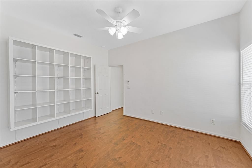 For Sale: $359,000 (4 beds, 3 baths, 1915 Square Feet)