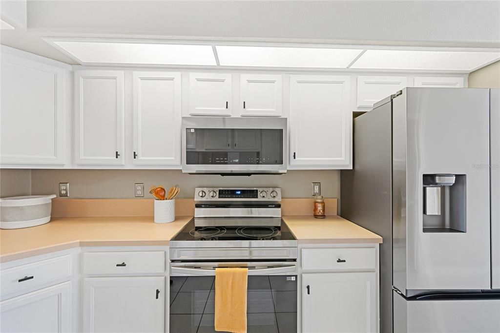 For Sale: $359,000 (4 beds, 3 baths, 1915 Square Feet)