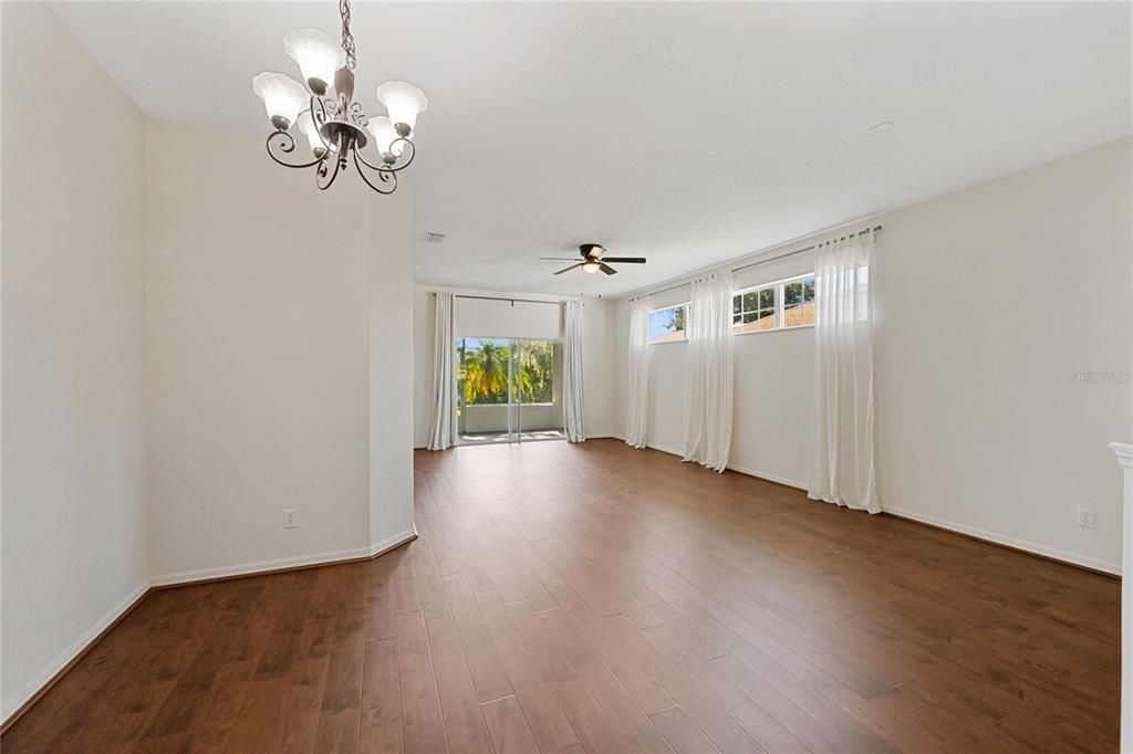 For Sale: $359,000 (4 beds, 3 baths, 1915 Square Feet)