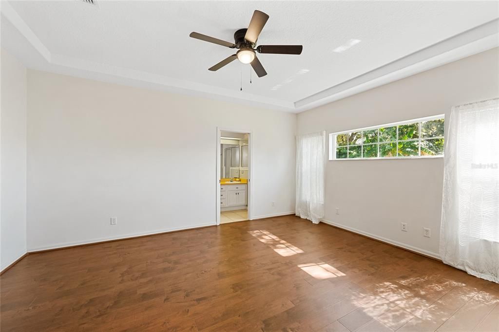 For Sale: $359,000 (4 beds, 3 baths, 1915 Square Feet)