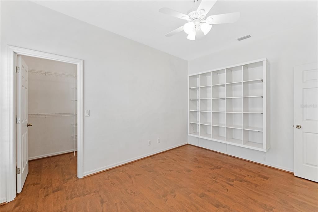 For Sale: $359,000 (4 beds, 3 baths, 1915 Square Feet)