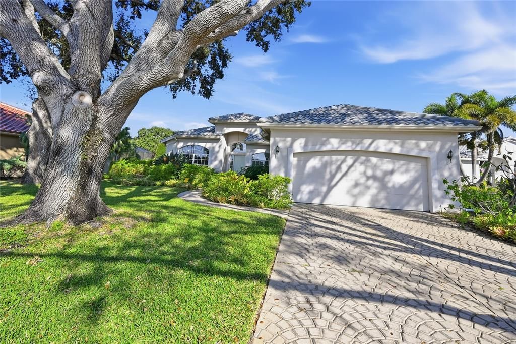 For Sale: $549,000 (3 beds, 2 baths, 2102 Square Feet)