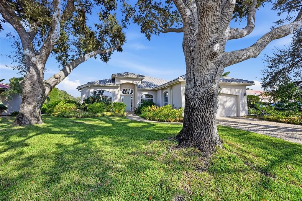 For Sale: $549,000 (3 beds, 2 baths, 2102 Square Feet)