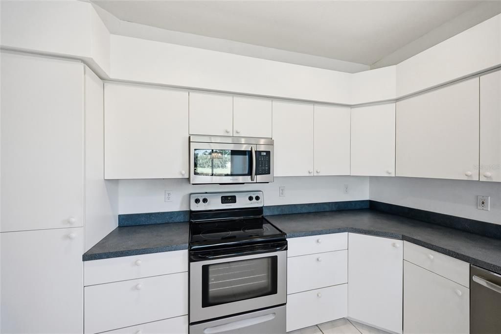 For Sale: $549,000 (3 beds, 2 baths, 2102 Square Feet)