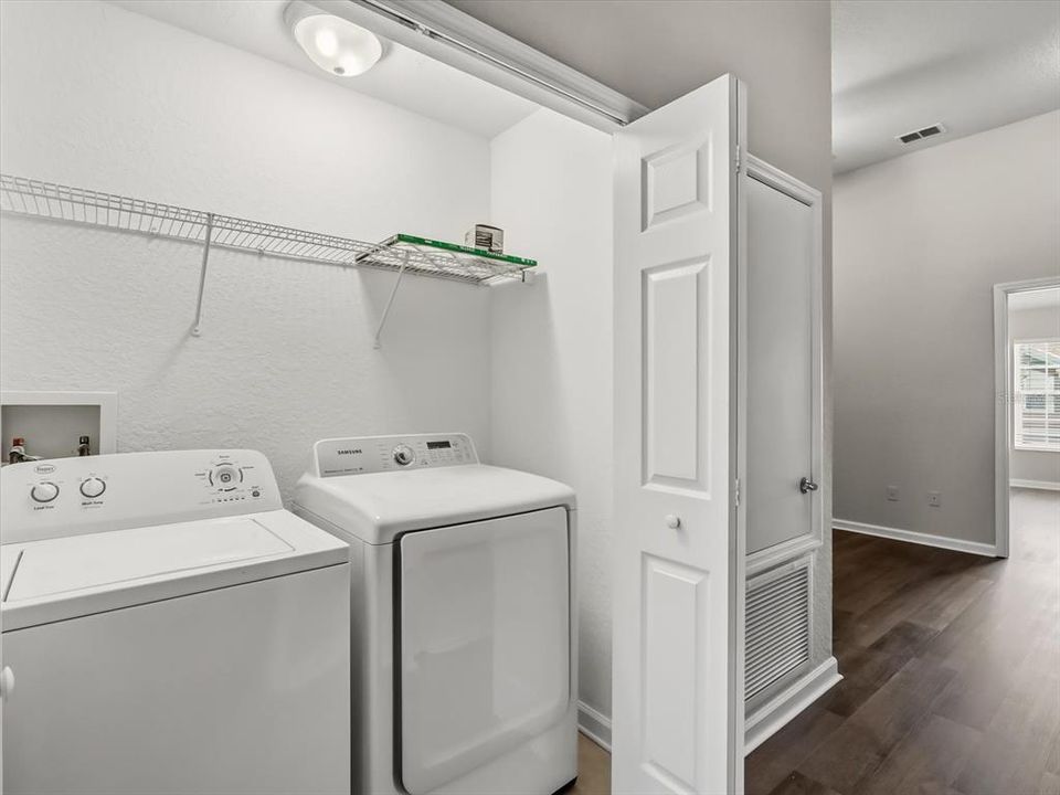 En Venta: $299,000 (2 camas, 2 baños, 1555 Pies cuadrados)