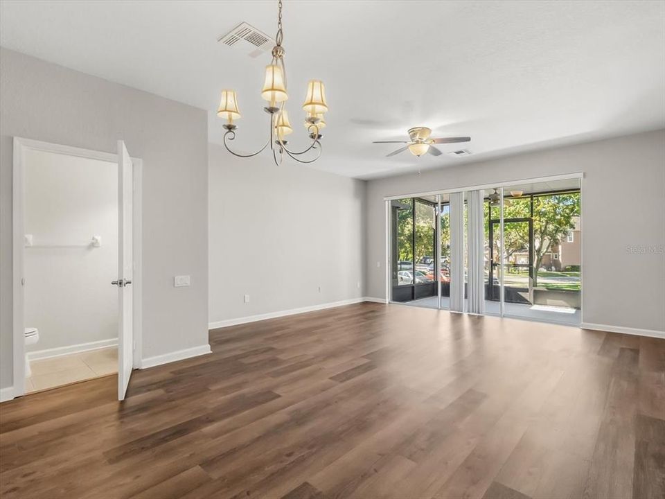 En Venta: $299,000 (2 camas, 2 baños, 1555 Pies cuadrados)