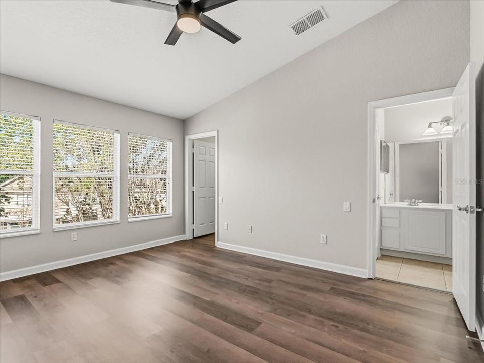 En Venta: $299,000 (2 camas, 2 baños, 1555 Pies cuadrados)