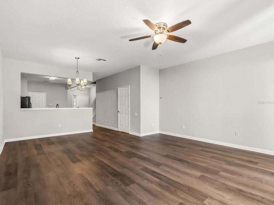 En Venta: $299,000 (2 camas, 2 baños, 1555 Pies cuadrados)