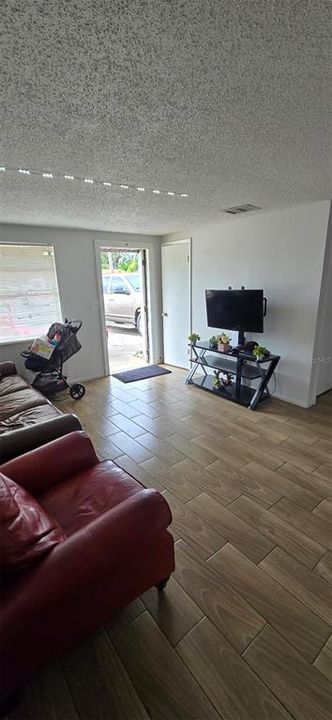 Active With Contract: $389,000 (6 beds, 0 baths, 1944 Square Feet)